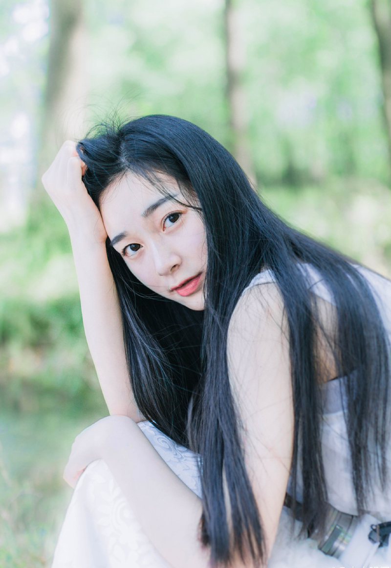 “哦？”看着一副我知道内情表情的管家，孟达眉头微微皱起：“这件事我无法做主，当由主公决断，不过主公如今不在城中，你随我来。”